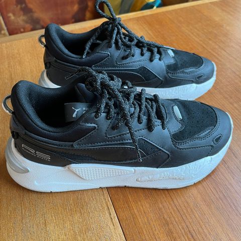 Joggesko fra Puma. Running System, Str:37,5