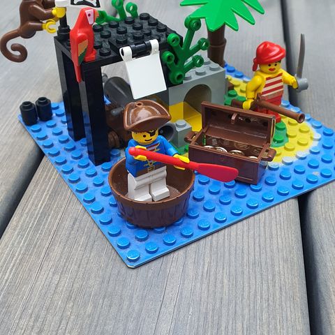 Vintage LEGO 6260 Shipwreck Island