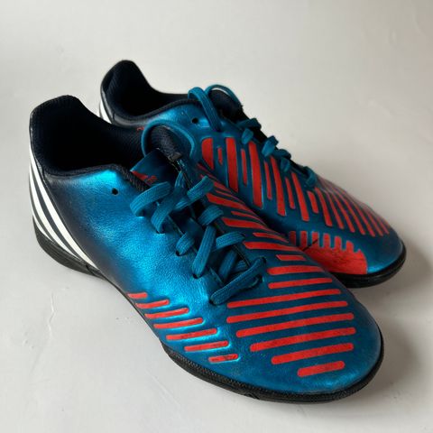 Fotballsko Adidas predito Str 34 1/2