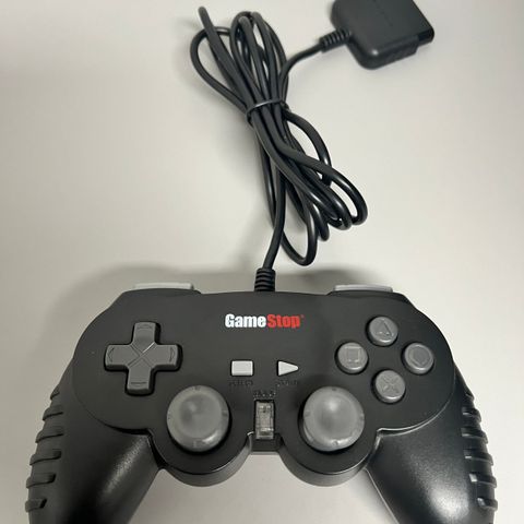 GameStop kontroller for PlayStation 2-konsoll