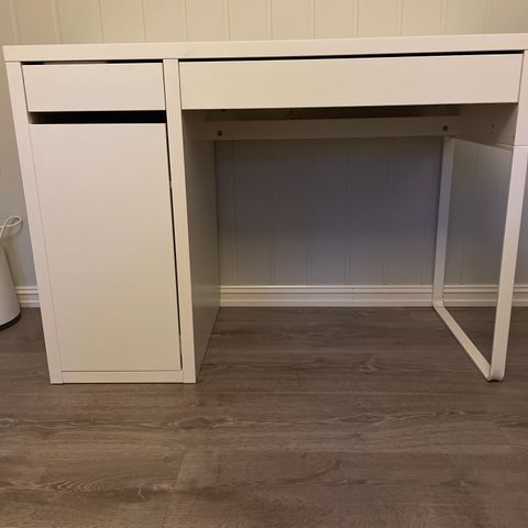 Lite skrivebord fra Ikea