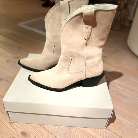 Nye superfine boots i semsket skinn str 39