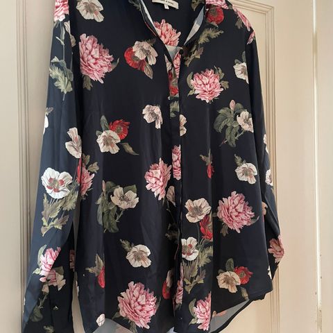 Moods of Norway blomstrete bluse str 42