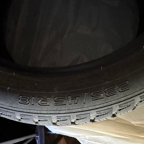 Vinterdekk 235/45 R18 NOKIAN til TESLA Model 3