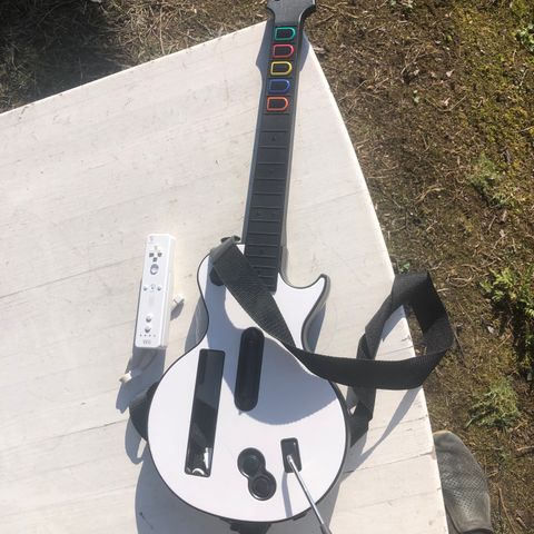 Defekt?: Reparasjon/Deler: Nintendo Wii gitar og controller