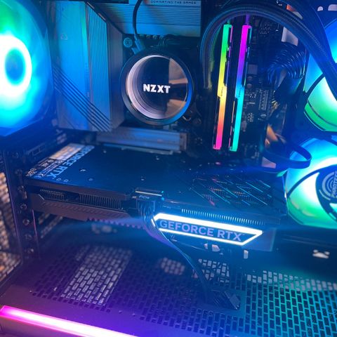 Kraftig gaming-pc med i7-13700KF og RTX4070