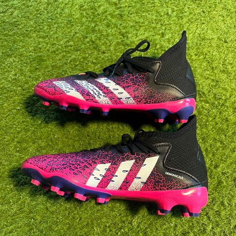 Adidas Predator fotballsko barne str 35.5