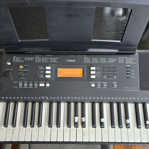 Keyboard/synth El piano Yamaha PsrE343