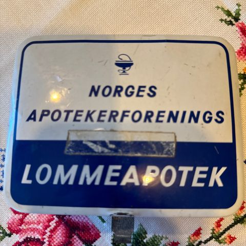 Vintage lommeapoetek fra Norges Apotekforening