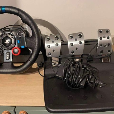 Logitech g29 racingratt og pedaler