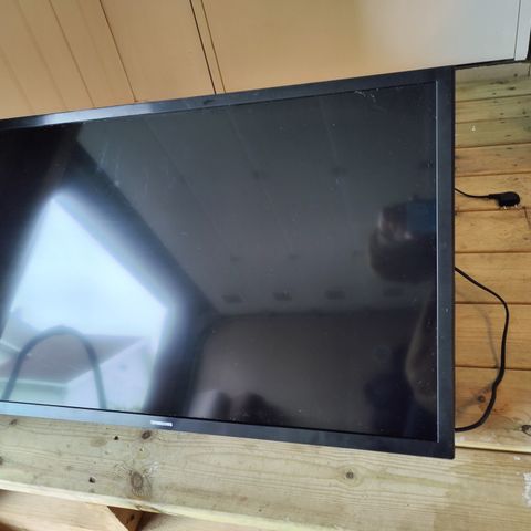 32" Samsung  TV med feste