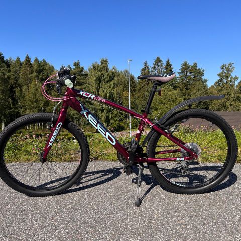 Xeed XC R JR 24 Mix Dark Plum (kvittering med reklamasjonsrett)