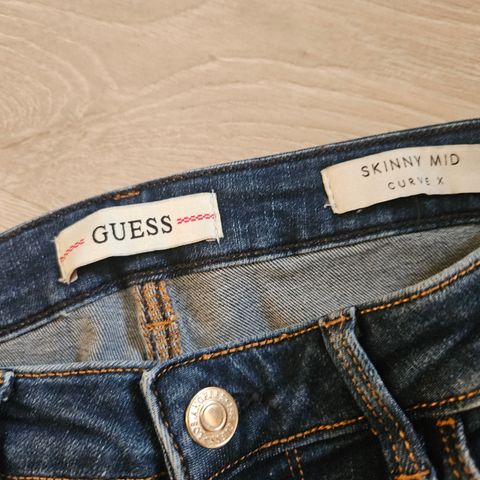 Guess jeans, str 28, skinny mid.