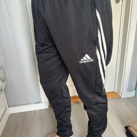 Adidas bukse (XL)