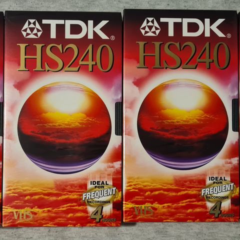 4 STK VHS TDK HS 240 opptakskassetter selges samlet