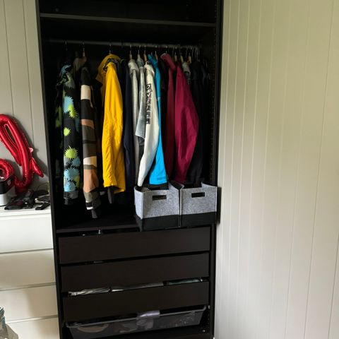 Garderobe PAX Ikea mørk brun