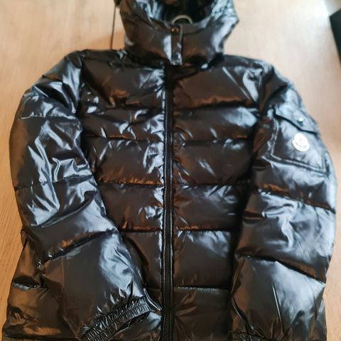 Moncler dunjakke. Str S (14+ år)