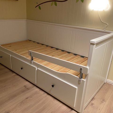 Hemnes seng fra Ikea