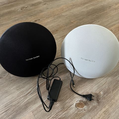 Svart høytaler merke Harman / Kardon