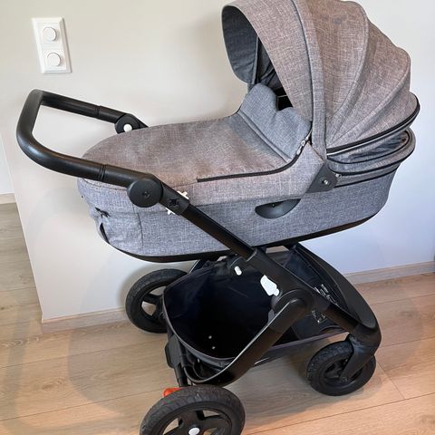 Stokke barnevogn med ligge- og sittedel mm