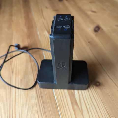 Nintendo Switch Joy-Con Charging Dock / Ladestasjon / Lader til 4 enheter