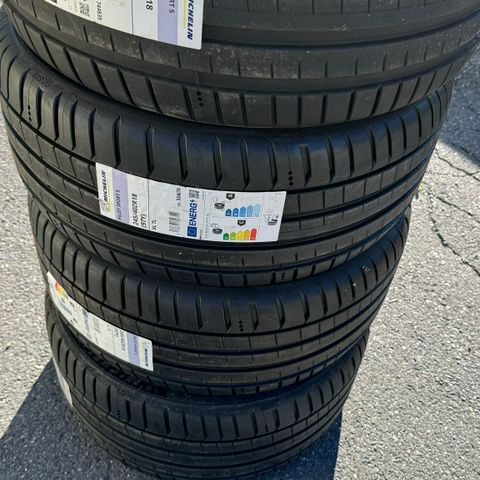 Michelin Pilot Sport 5 Foran 245 40 18
Bak 265 35 18