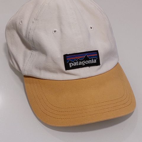 Patagonia hvit cap - nesten ny.