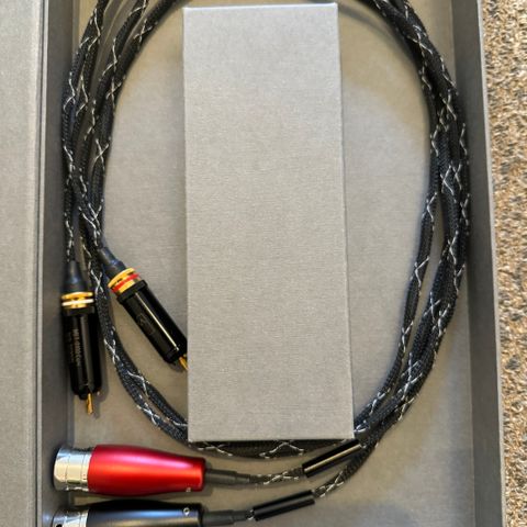 Thales RCA-XLR 1,2 m signalkabel.