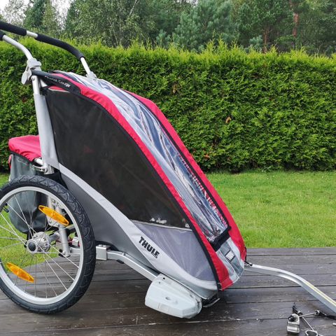 Thule Chariot Cougar 1.  Joggevogn m/sykkelkit og 2 sykkelfester.