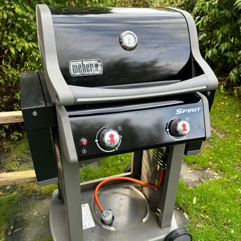 Weber. Gassgrill. To brennere.