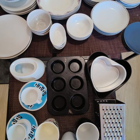 Dinner set / Crockery / Cups / Cake Pan