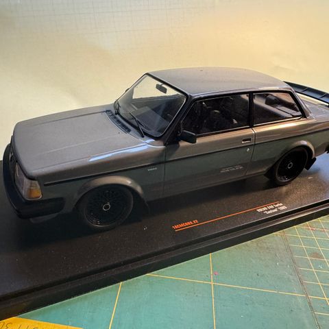 Volvo 240 turbo custom 1/18 IXO