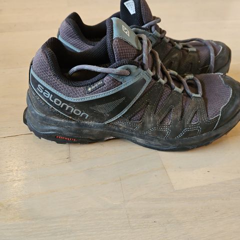 Pent brukte Salomon Gore-tex tursko 39 1/3