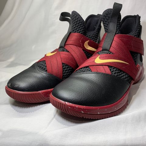 NIKE Lebron Soldier 12 - Svart og rød (CUSTOMIZED - Strl: 42,5)