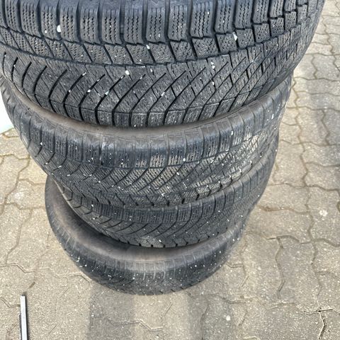 4stk 215/60R17 helårsdekk