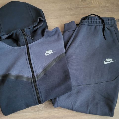 Nike tracksuit