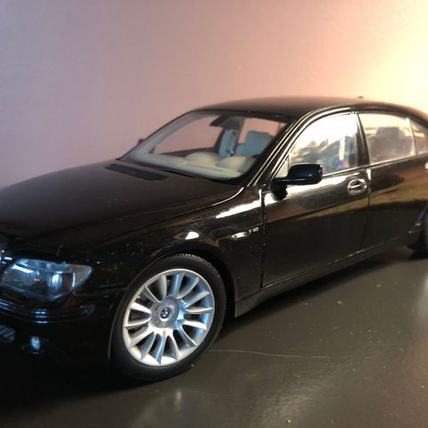 1:18 Kyosho BMW 760Li E66