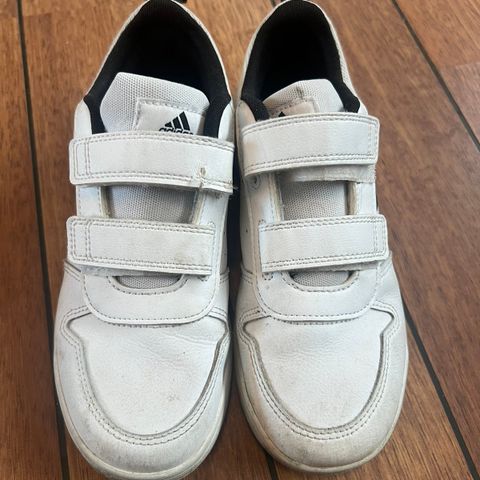 Adidas skinnsneakers str. 34