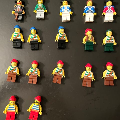 Lego piratfigurer selges samlet