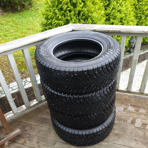 235/65R16C Nokian piggdekk Mercedes sprinter