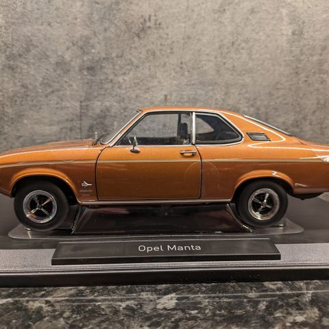 Opel Manta A - 1970 modell - Bronse metallic - Norev - skala 1:18