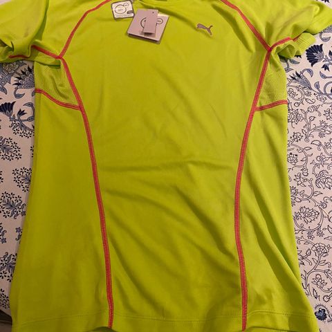 Ny Puma treningsskjorte str.176 eller XS/S selges 70kr