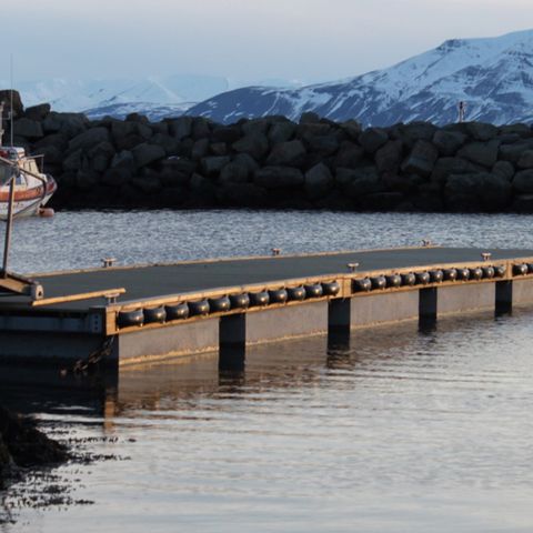 Permafender bryggefender selges - sort - ubrukt, aldri montert