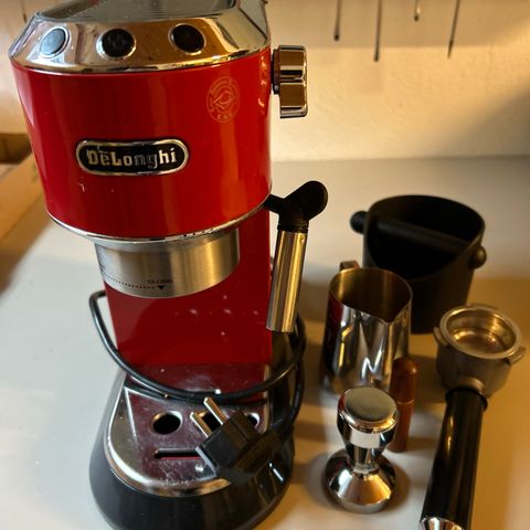 DeLonghi espressomaskin Dedica EC685