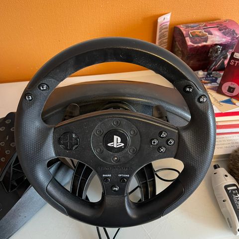 Thrustmaster T80 ratt og pedaler til ps4/5