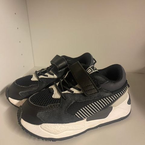 Puma barna skø str 25