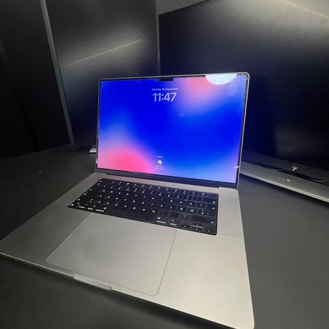 Macbook Pro 16 Apple M1 Pro (billigst på Finn, første mann til mølla)