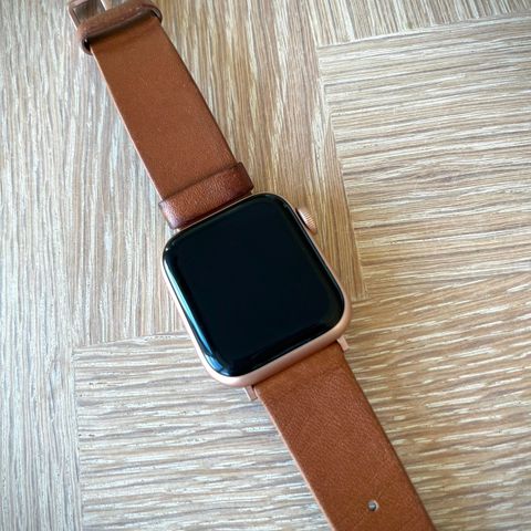 Lite brukt Apple Watch SE 40mm GPS+4G LTE