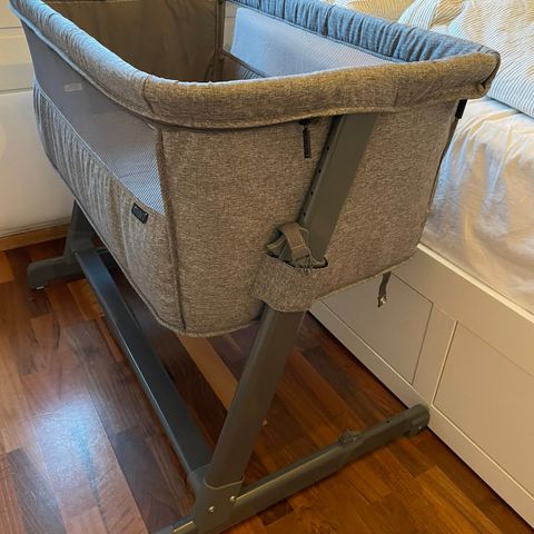 Pent brukt Yngri Bedside Crib