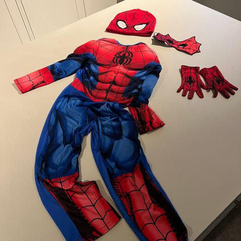 Spiderman kostyme 5 - 6 år